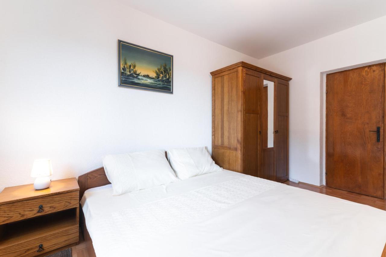 Beachfront Calm Sea Apartment Preko