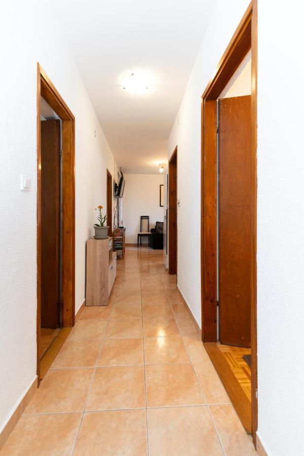Beachfront Calm Sea Apartment Preko