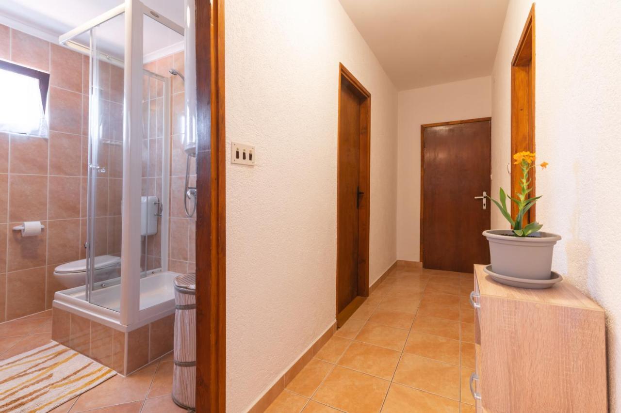 Beachfront Calm Sea Apartment Preko